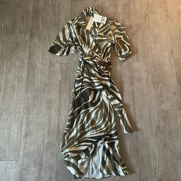 Zara shirt dress olive green /cream Zara shirt dress olive green /cream